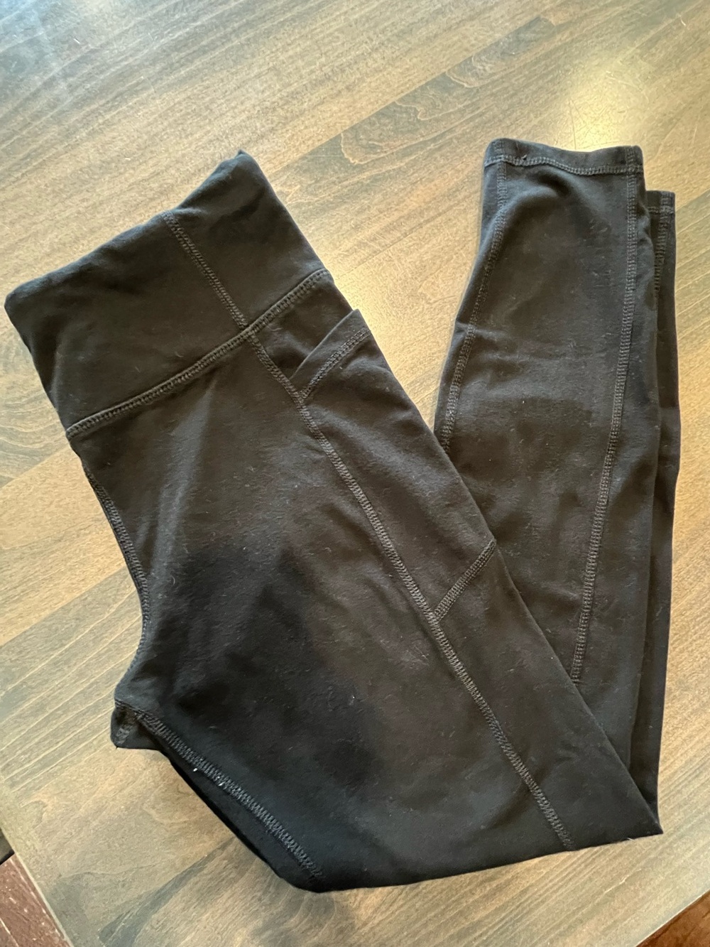 Athletic Works High rise leggings with side pockets.
Size: Medium 
Color: Black